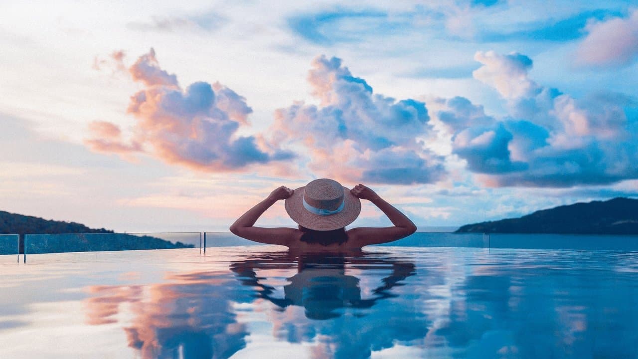 The World's Most Luxurious Holidaysの背景画像