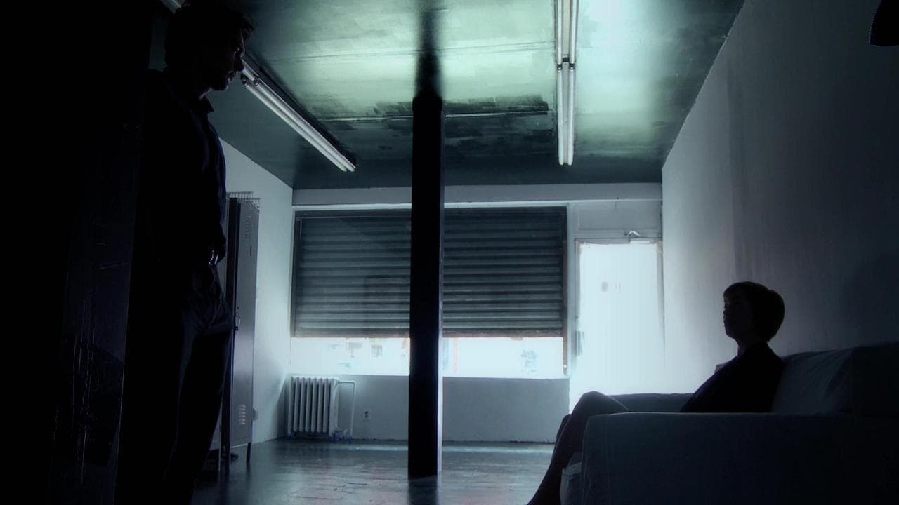許されざる女 危険な運命の背景画像