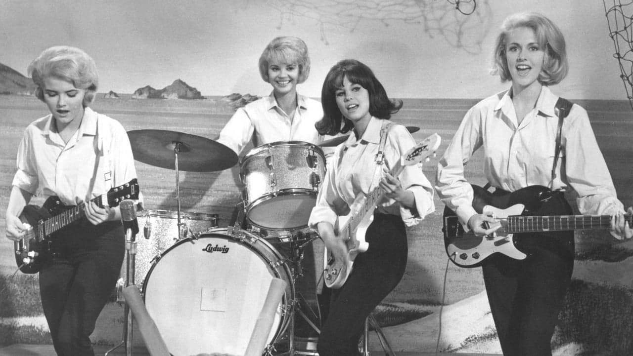 The Girls on the Beachの背景画像