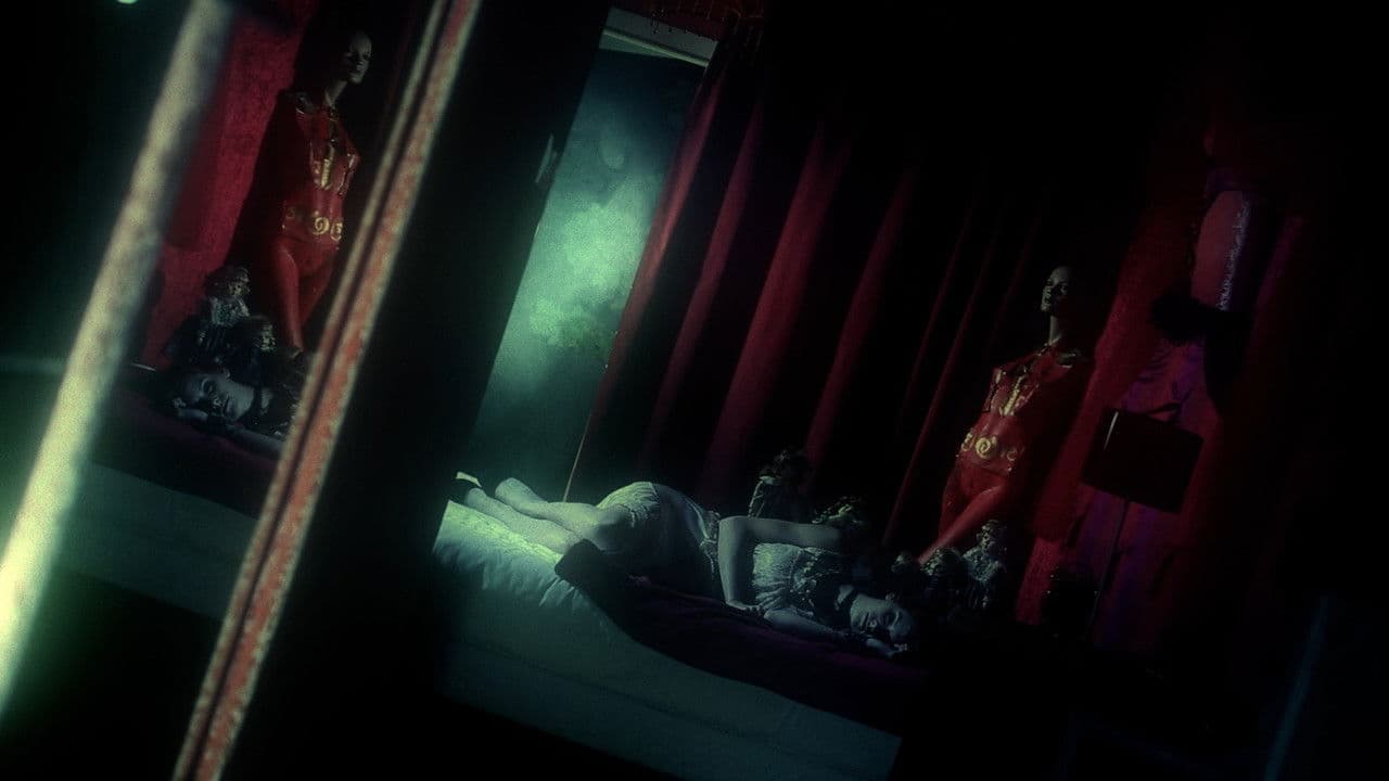 13 notes en rougeの背景画像