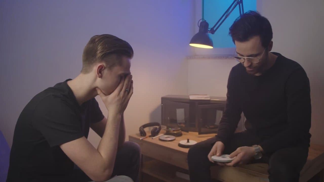 2025: The World Enslaved by a Virusの背景画像