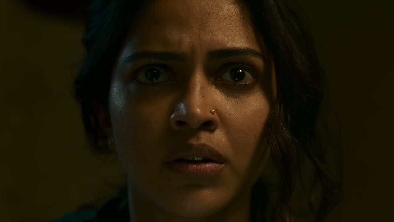 ദി ടീച്ചര്の背景画像