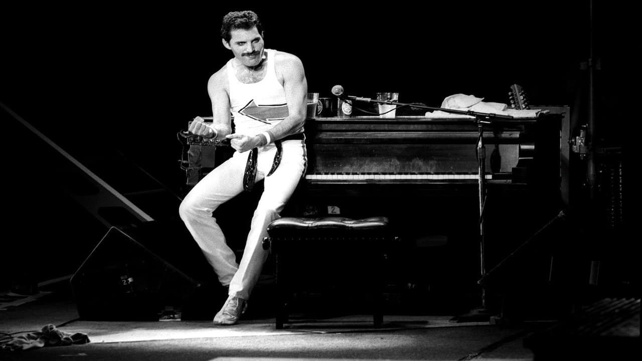 Queen on Fire: Live at the Bowlの背景画像