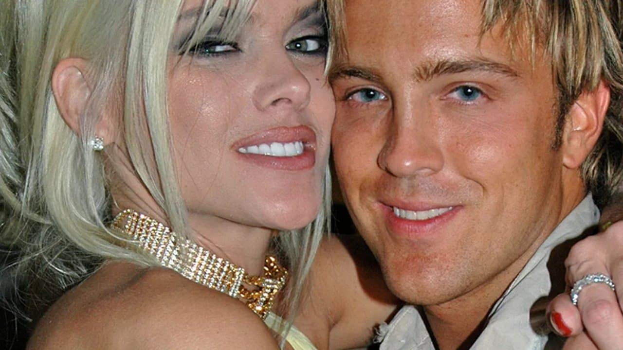 Hopelessly in Love: Anna Nicole Smith and Larry Birkheadの背景画像