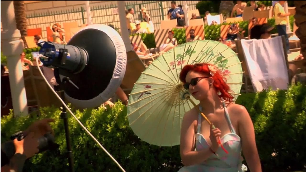 Bombshells and Dolliesの背景画像