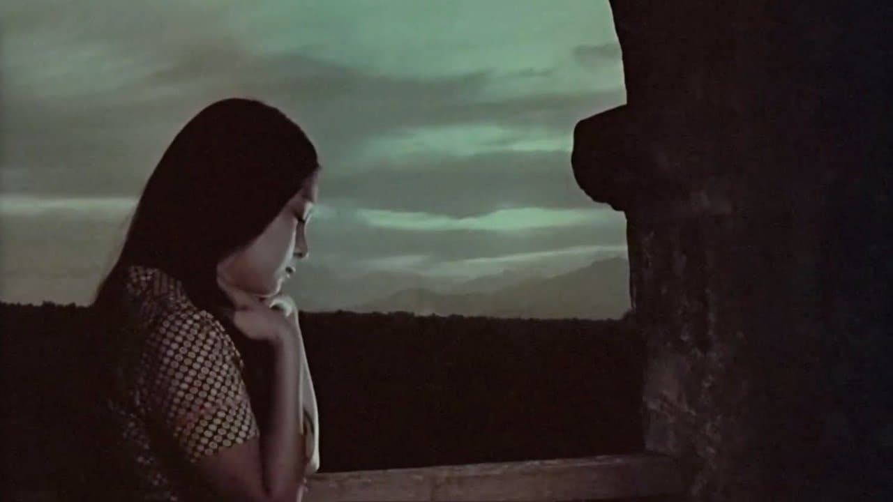 神のいない三年間の背景画像