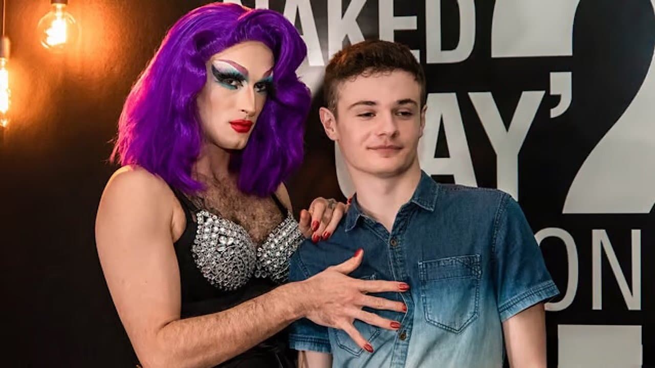 Naked Gay Tractionの背景画像