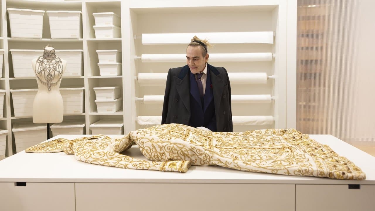 High & Low – John Gallianoの背景画像