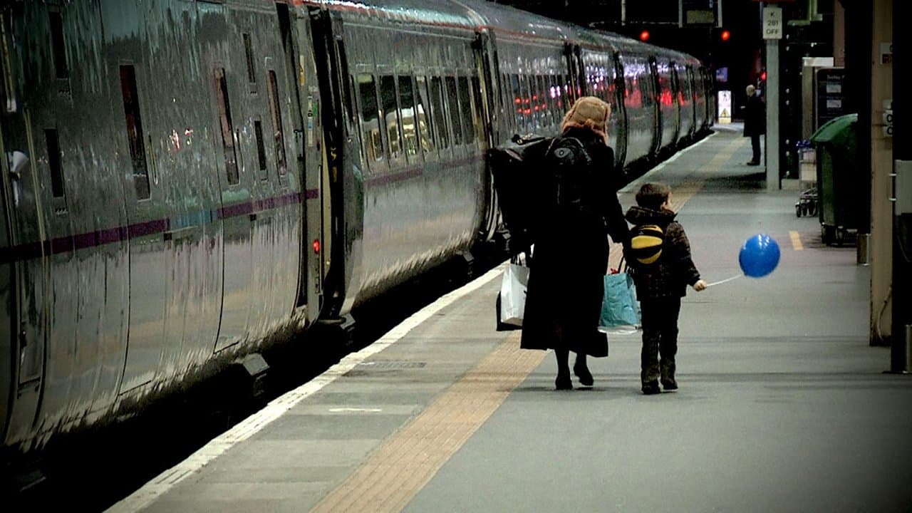 The Railway: Keeping Britain On Trackの背景画像