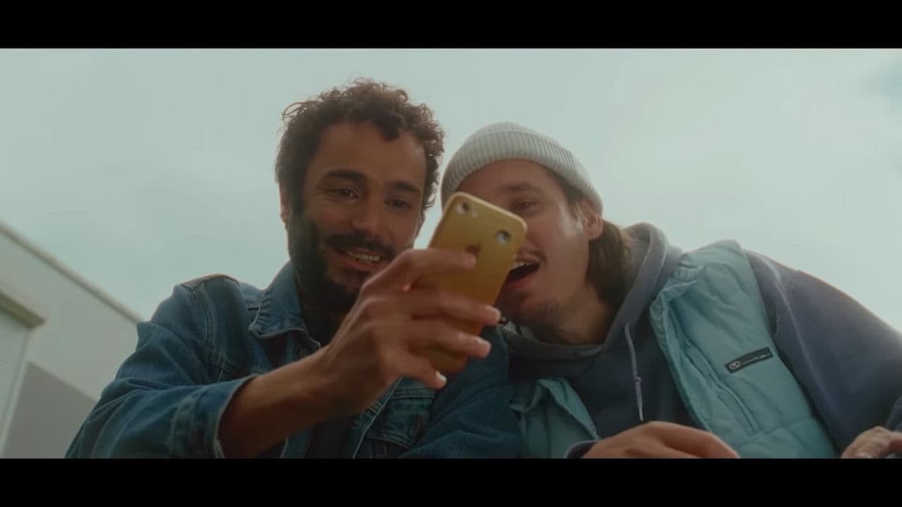 Tell Me I'm Wrongの背景画像