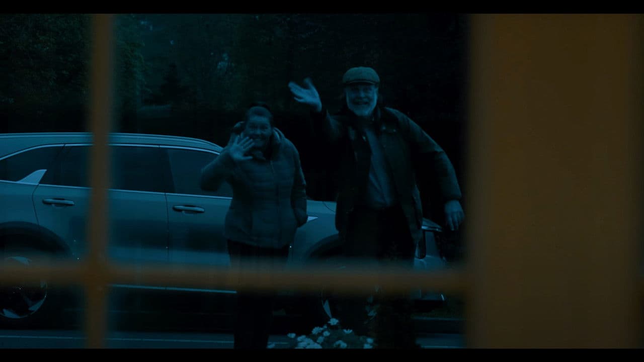 All Eyes On Youの背景画像