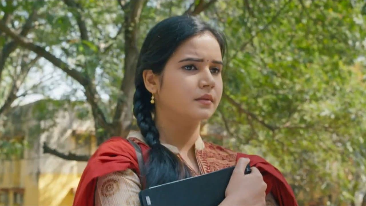 అమ‌రం అఖిలం ప్రేమの背景画像