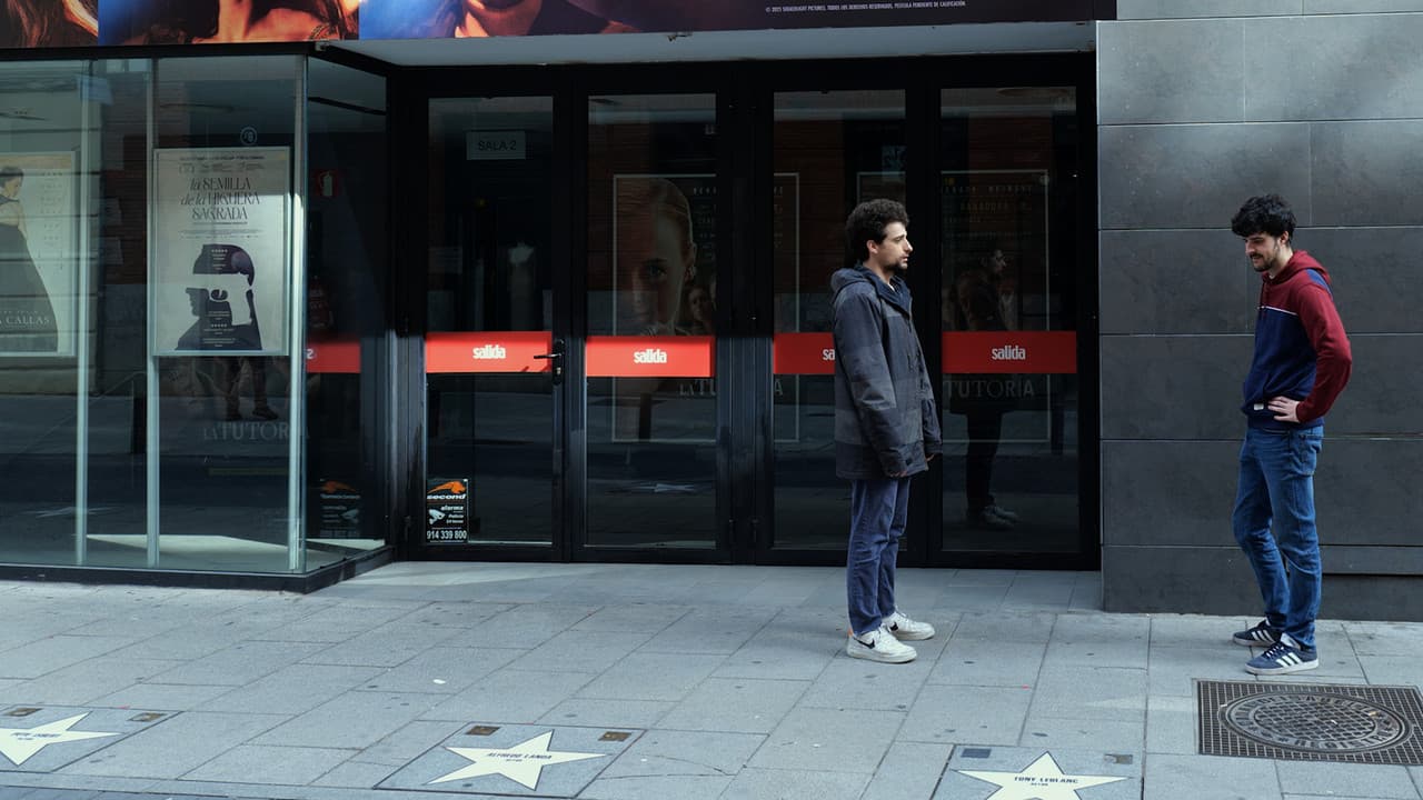 Está Detrás de Míの背景画像