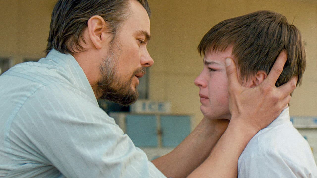 ロスト・イン・ザ・サン 偽りの絆の背景画像