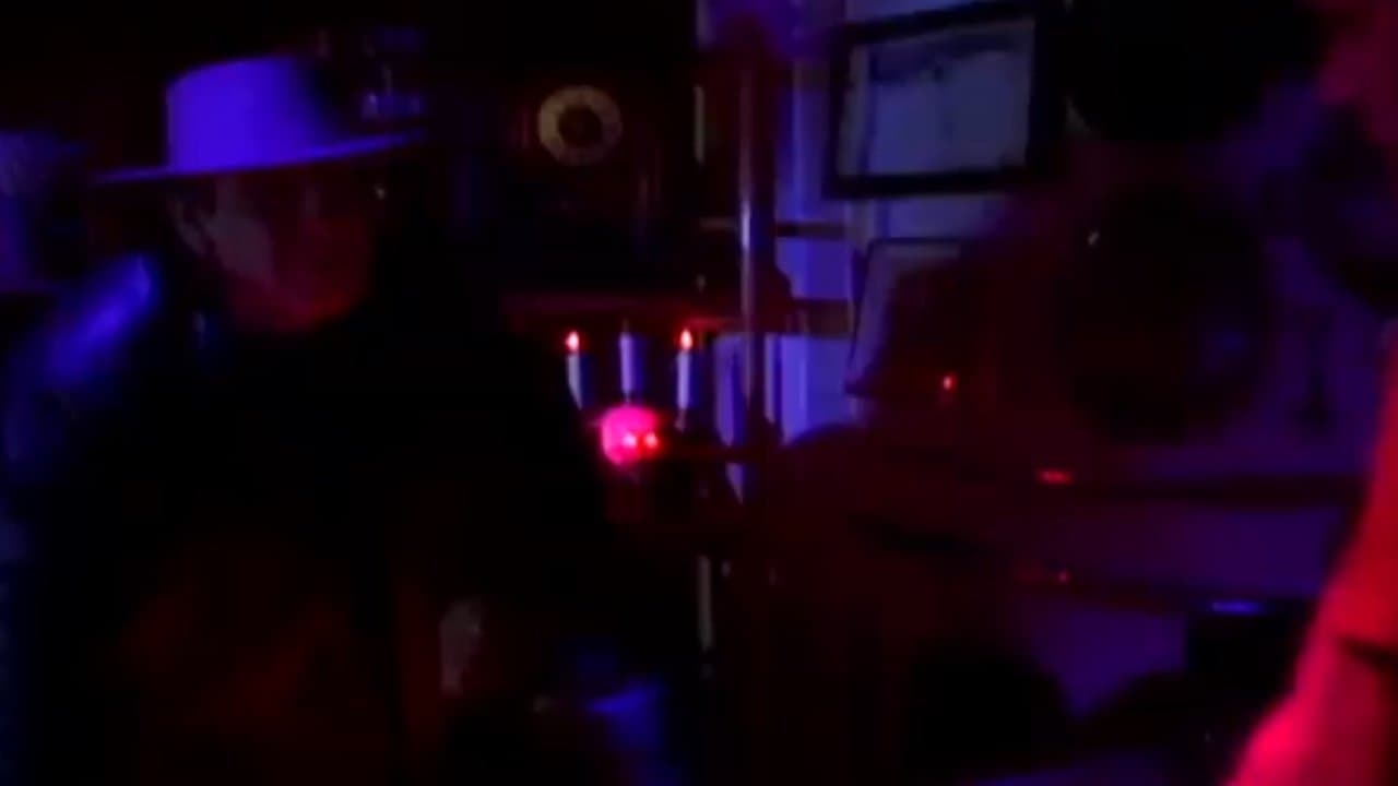 Legend of the Blue Holeの背景画像