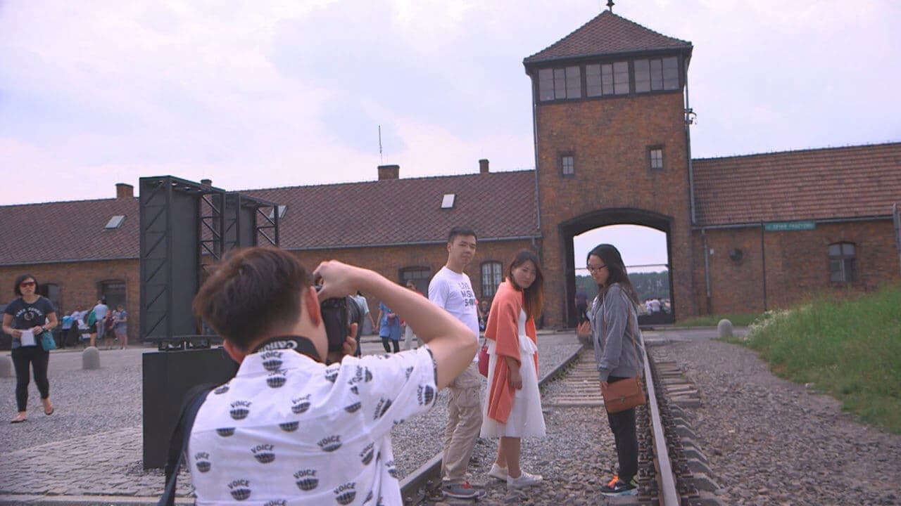 Sauver Auschwitz ?の背景画像
