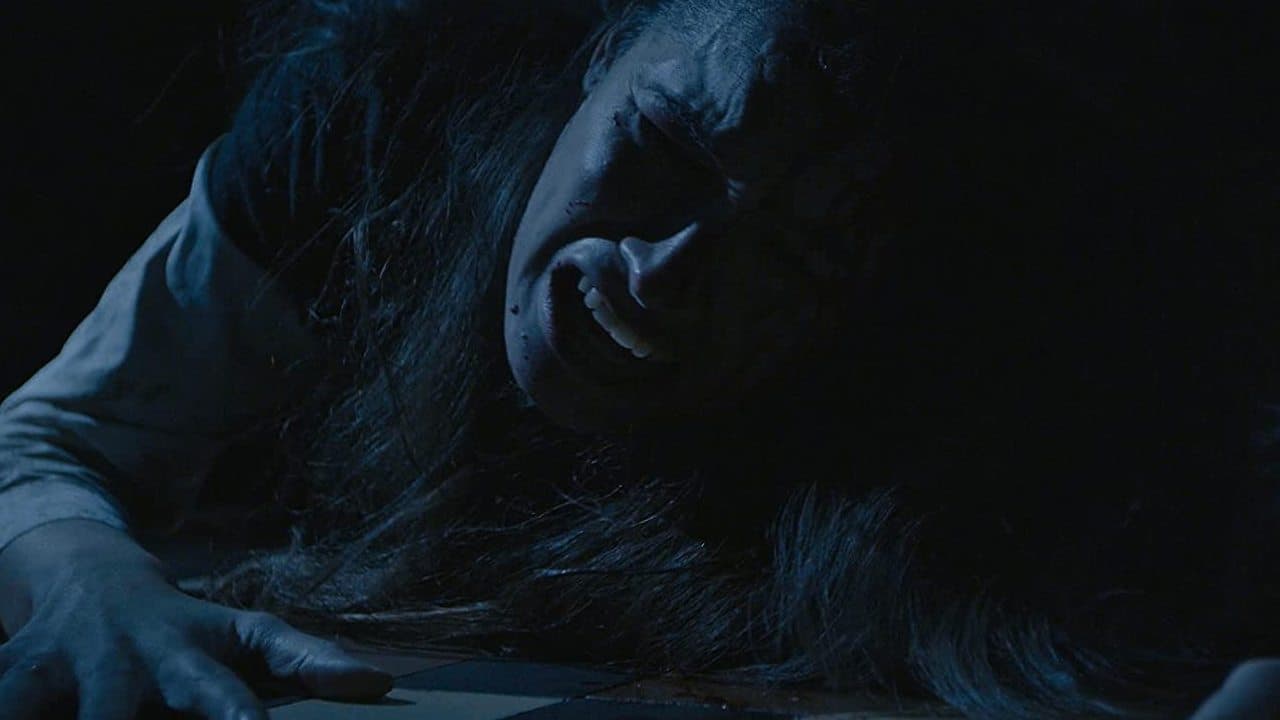 An English Hauntingの背景画像