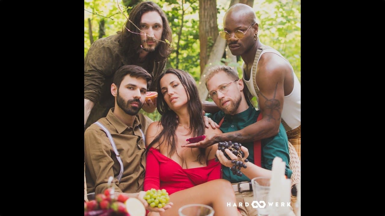 GARDEN BANG - a tempting tale of summer seductionの背景画像