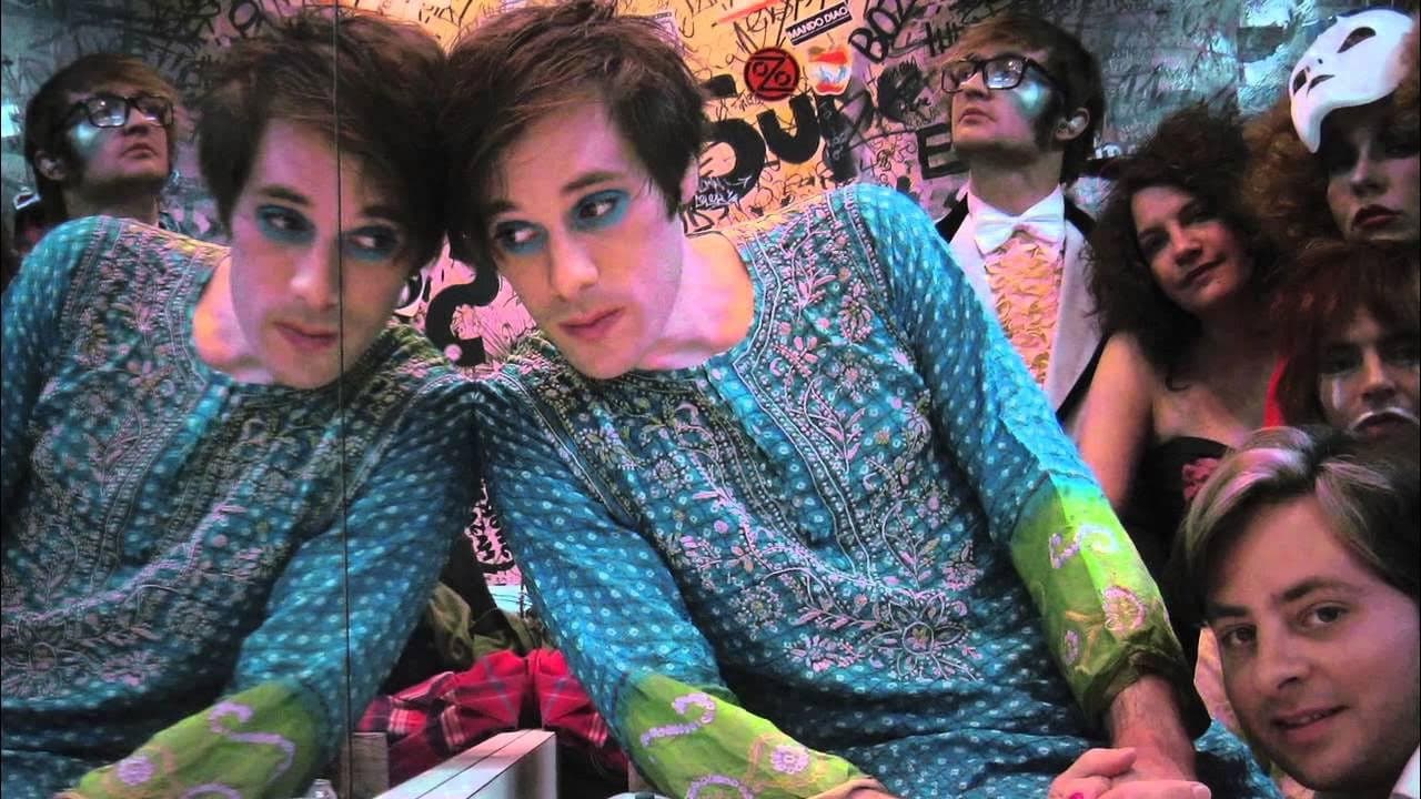 The Past Is a Grotesque Animalの背景画像