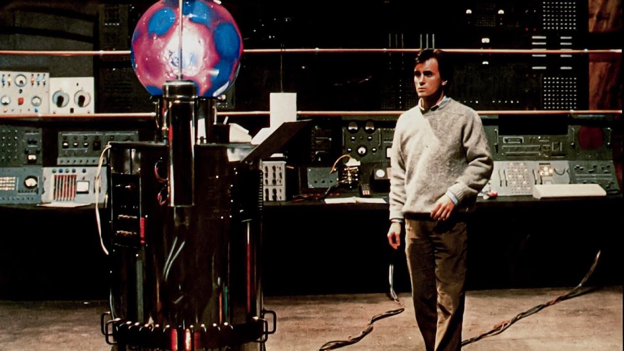 フロム・ビヨンドの背景画像