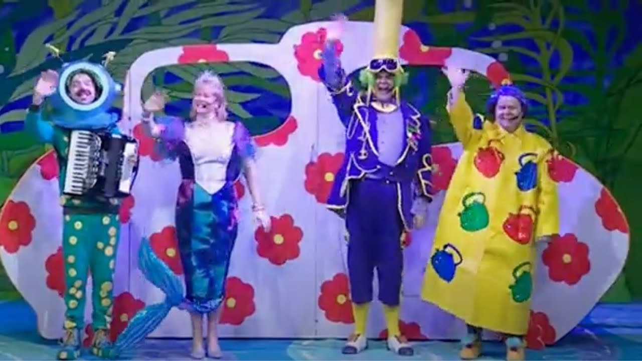 The Singing Kettle - Deep Sea Adventuresの背景画像