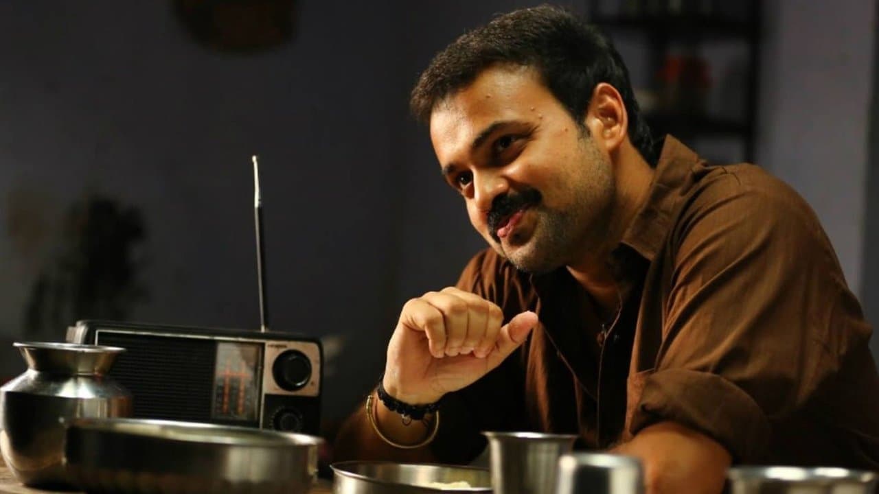 വള്ളീം തെറ്റി പുള്ളീം തെറ്റിの背景画像