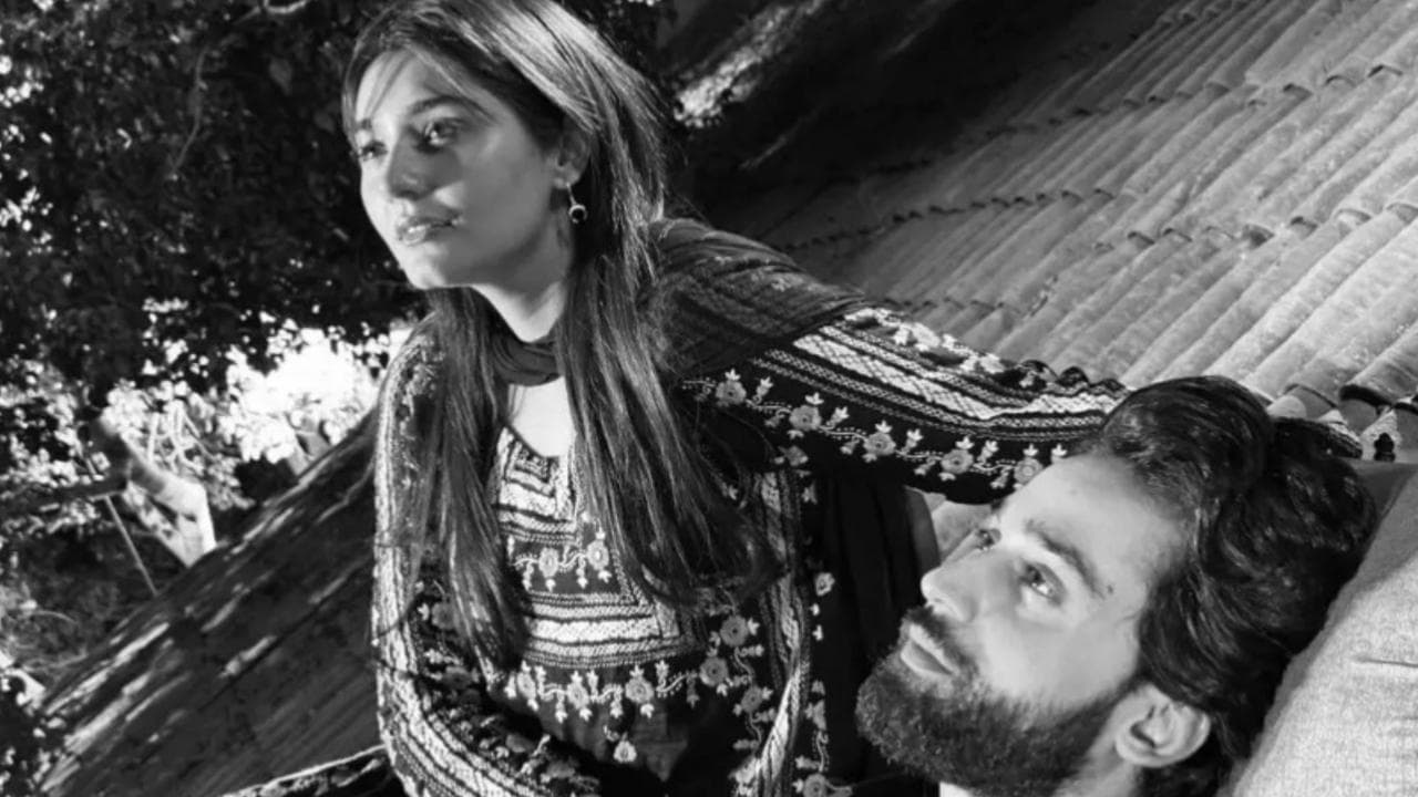 عشق مرشد (Ishq Murshid)の背景画像