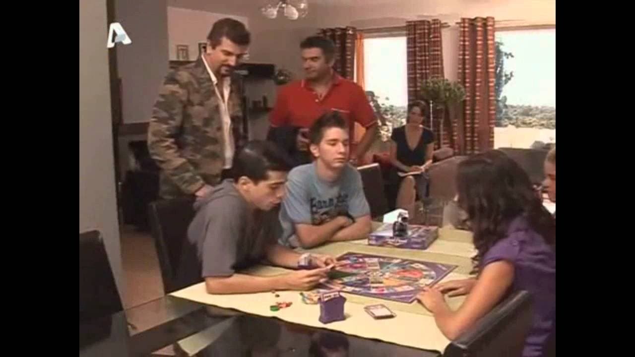 Υπάρχουν άντρες και άντρεςの背景画像