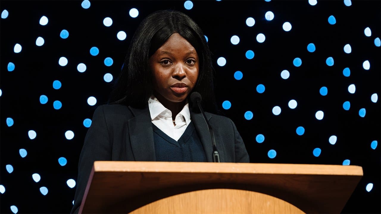 Dọlápọ̀ Is Fineの背景画像