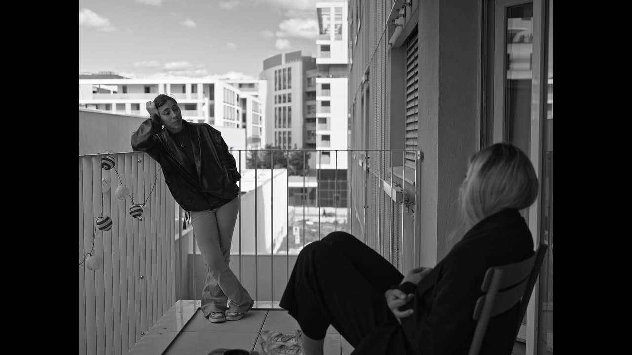 Un jour peut-êtreの背景画像