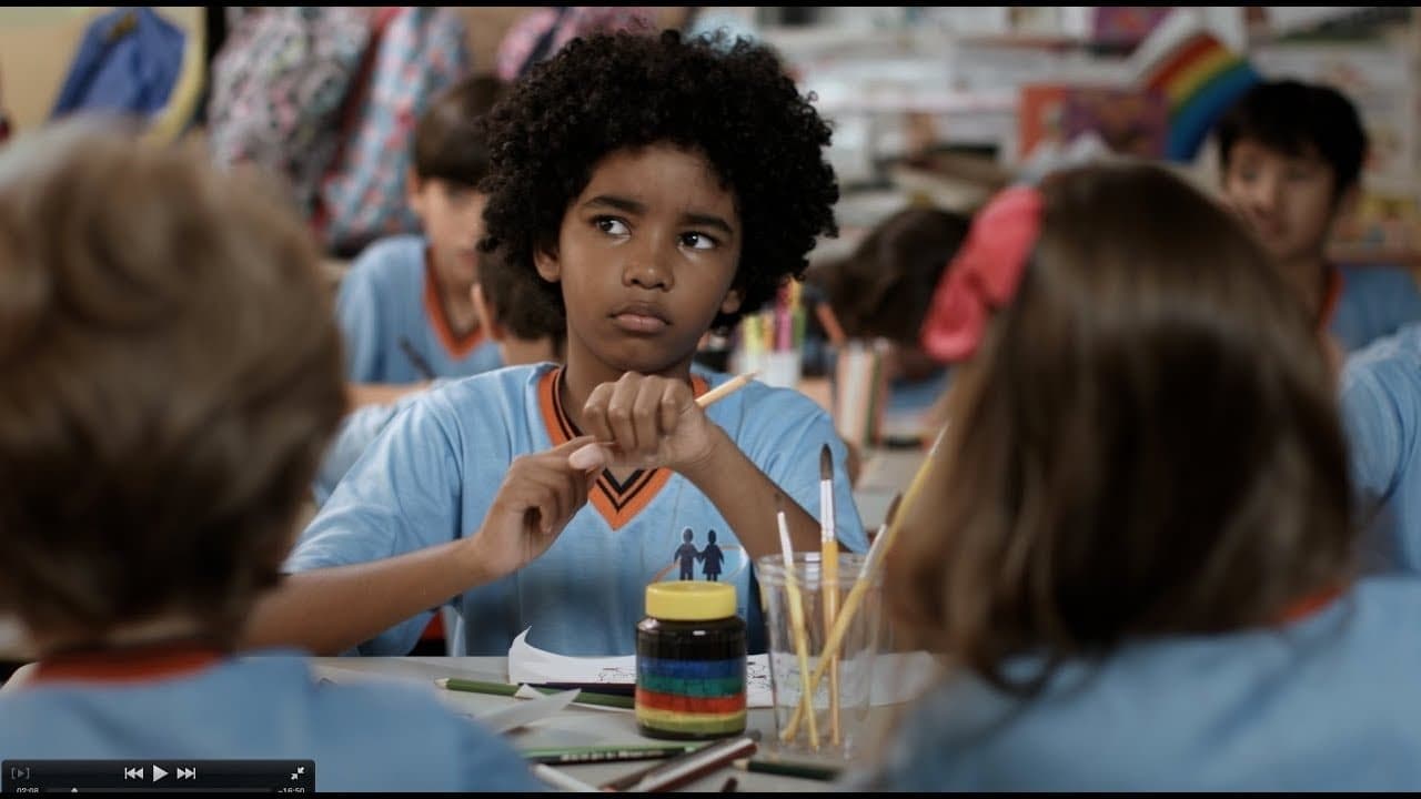 Dúdú e o Lápis Cor da Peleの背景画像