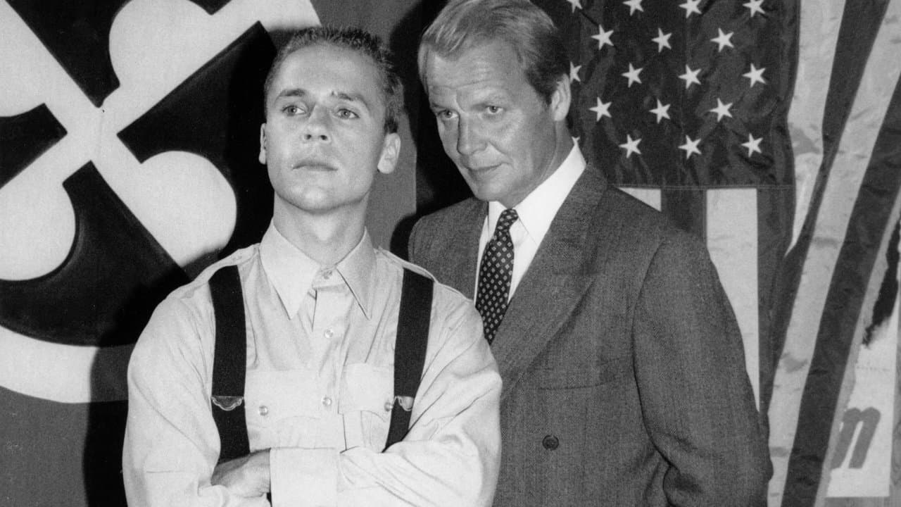 So Proudly We Hailの背景画像