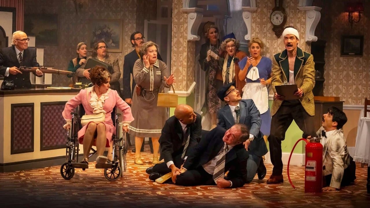 Fawlty Towers: The Playの背景画像