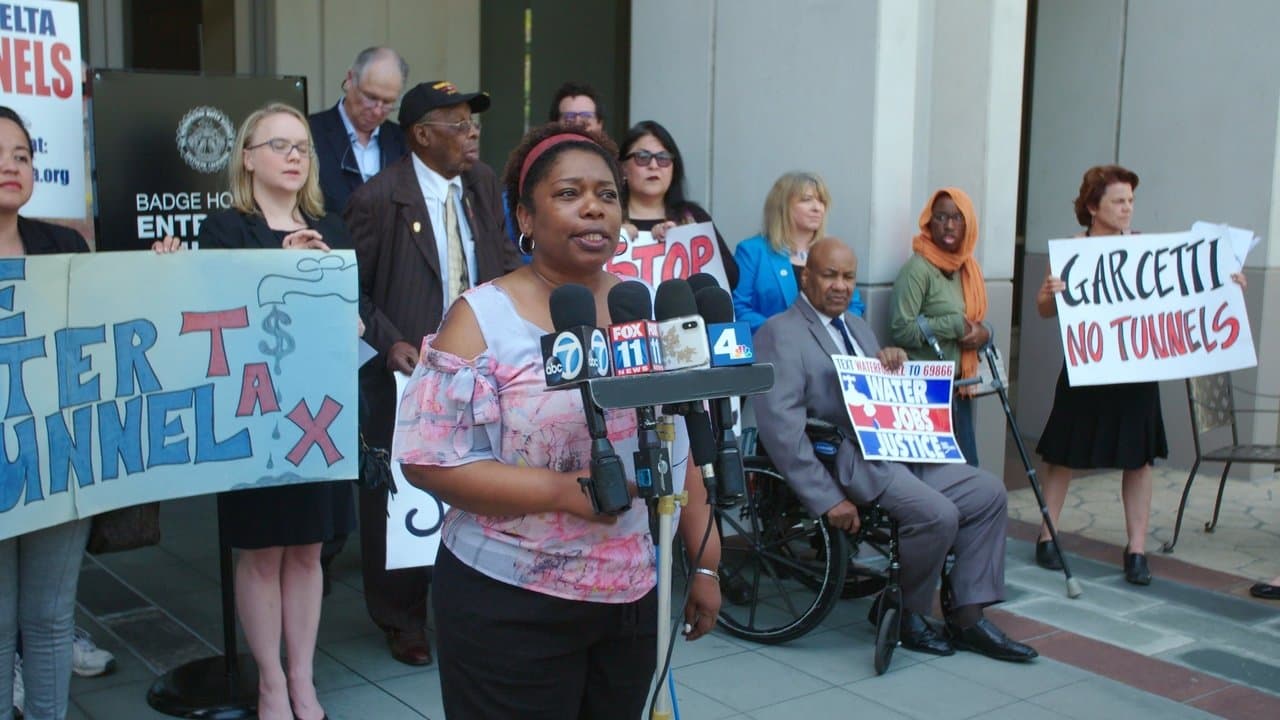 River's End: California's Latest Water Warの背景画像