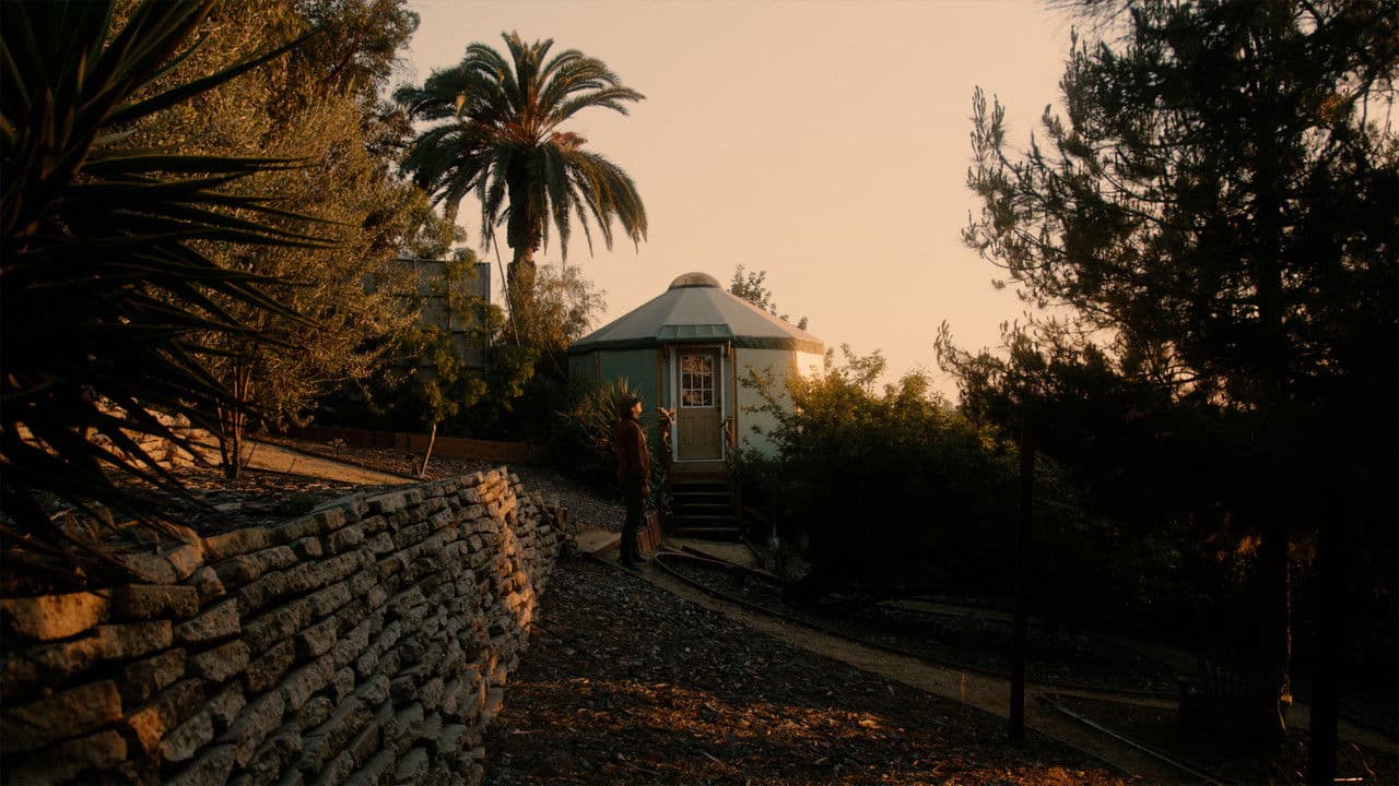 All the Way Back: Thoughts of a Hypnotistの背景画像