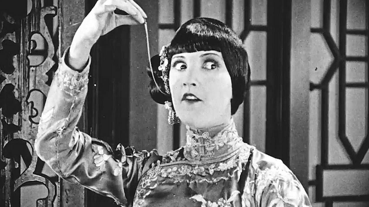 East Is Westの背景画像