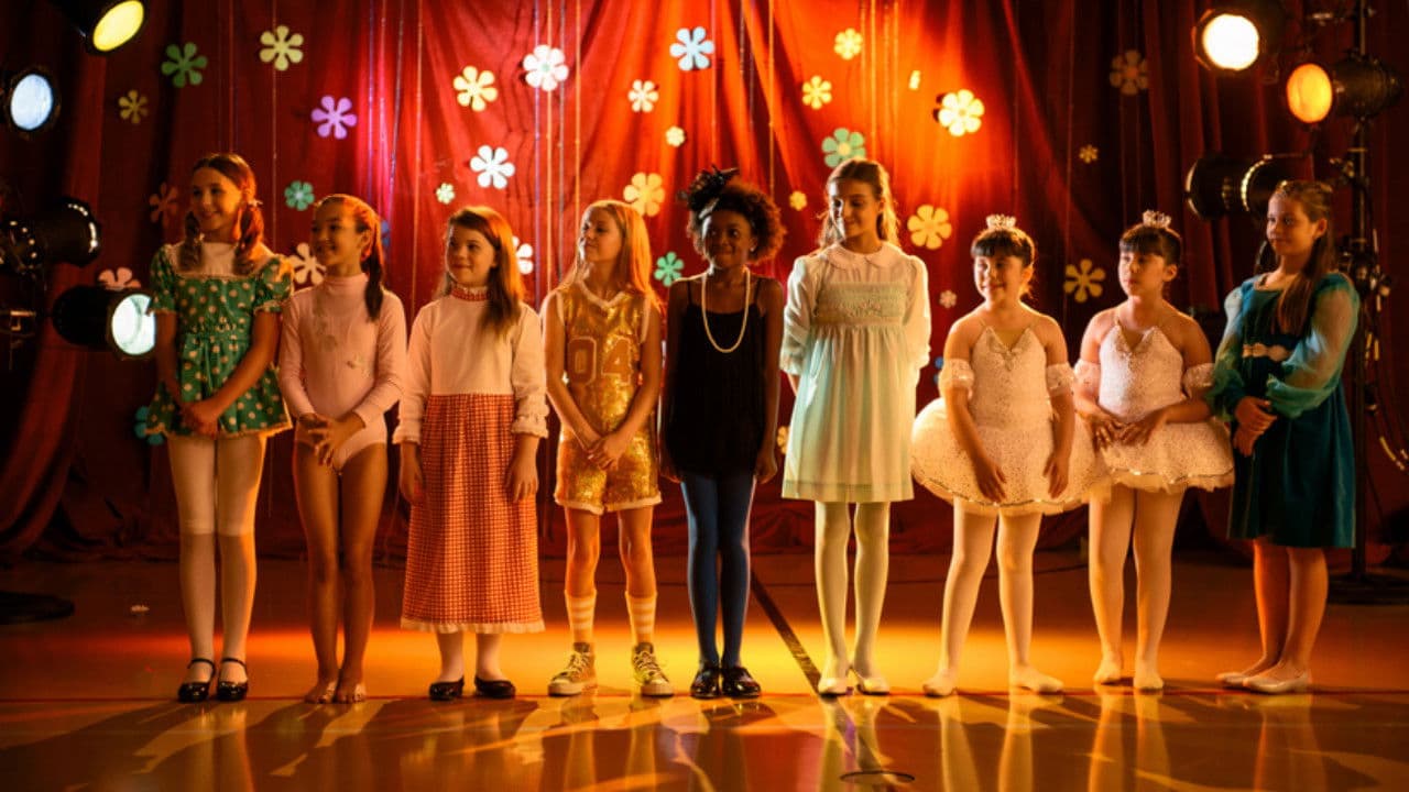 And the Tiara Goes to...の背景画像