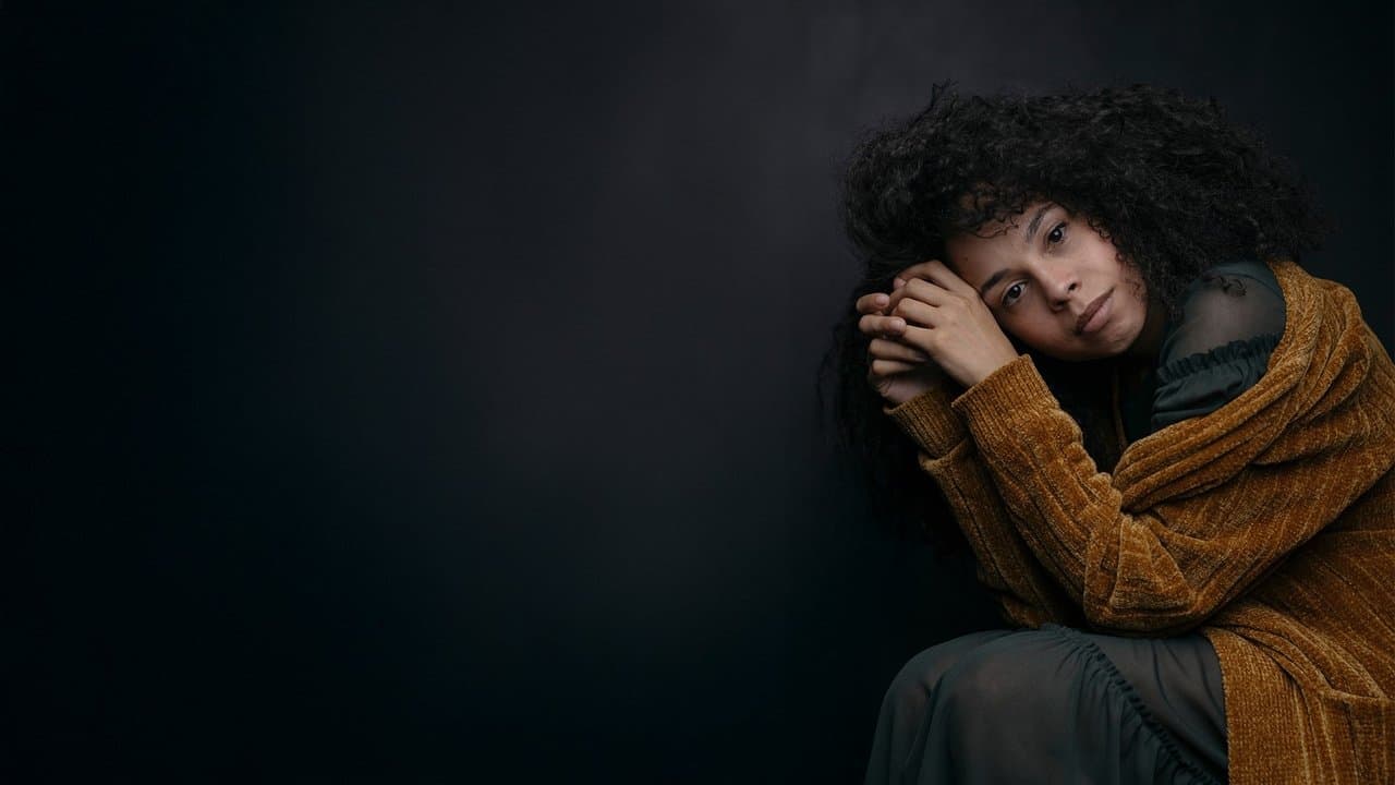 Greyscaleの背景画像