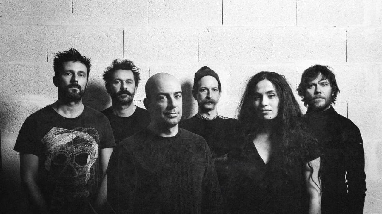 EZ3kiel - The Naphtaline Orchestra DVDの背景画像