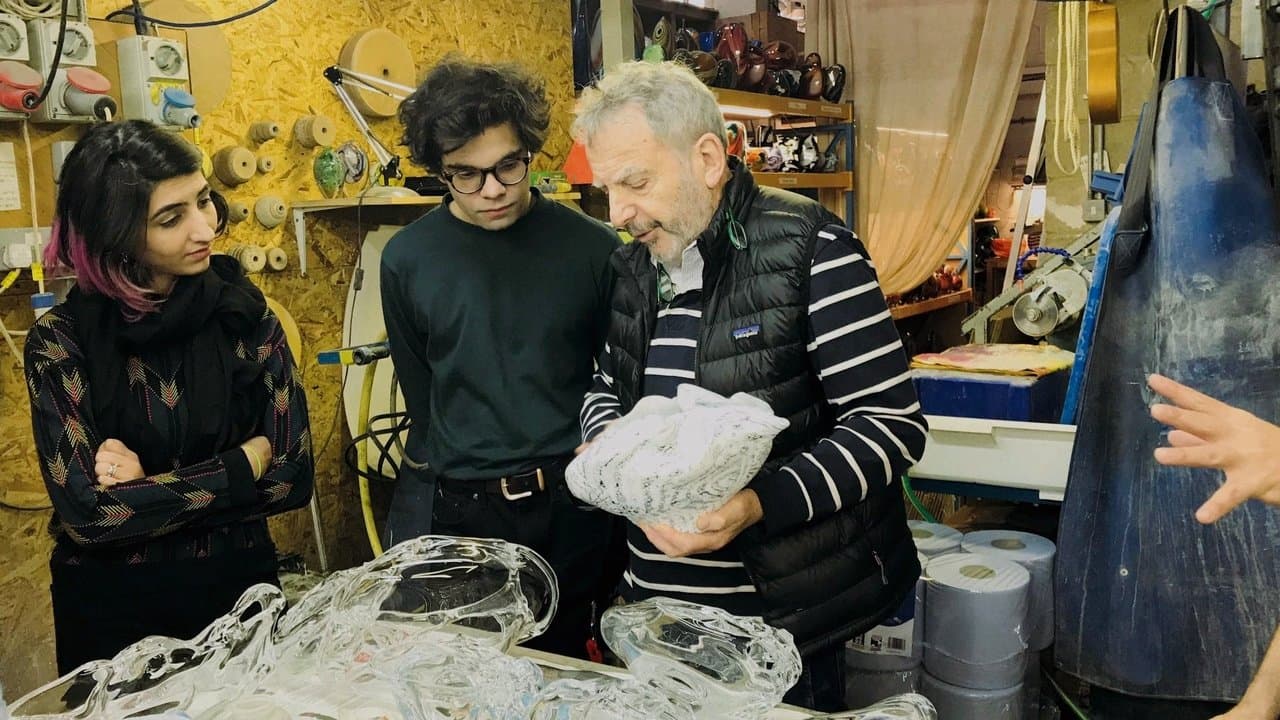 The Making of 'The Glassworker'の背景画像