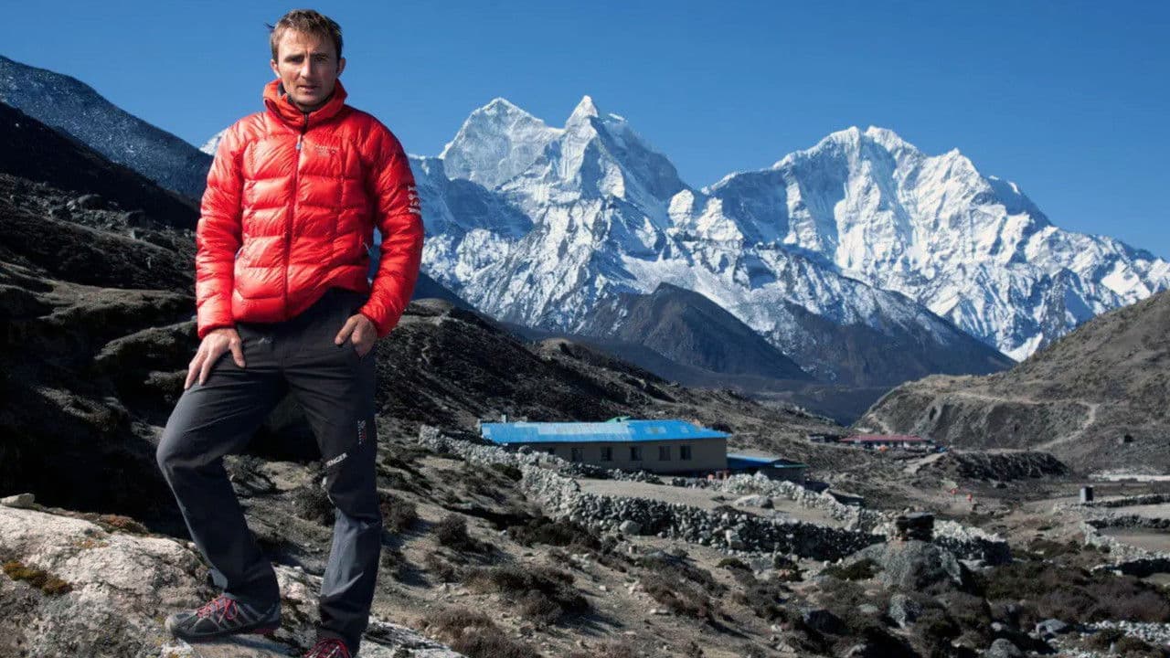 Ueli Steck – Auf schmalem Gratの背景画像