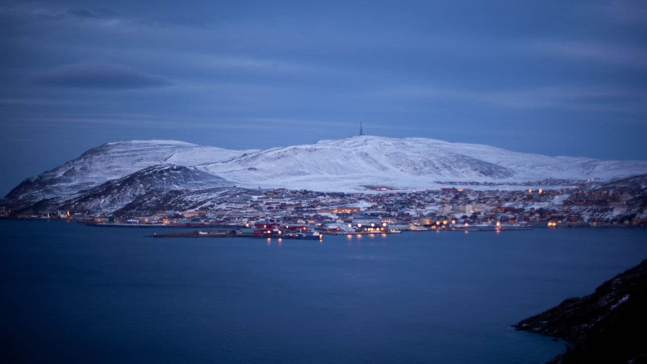 Hjem - Living at the End of the Worldの背景画像