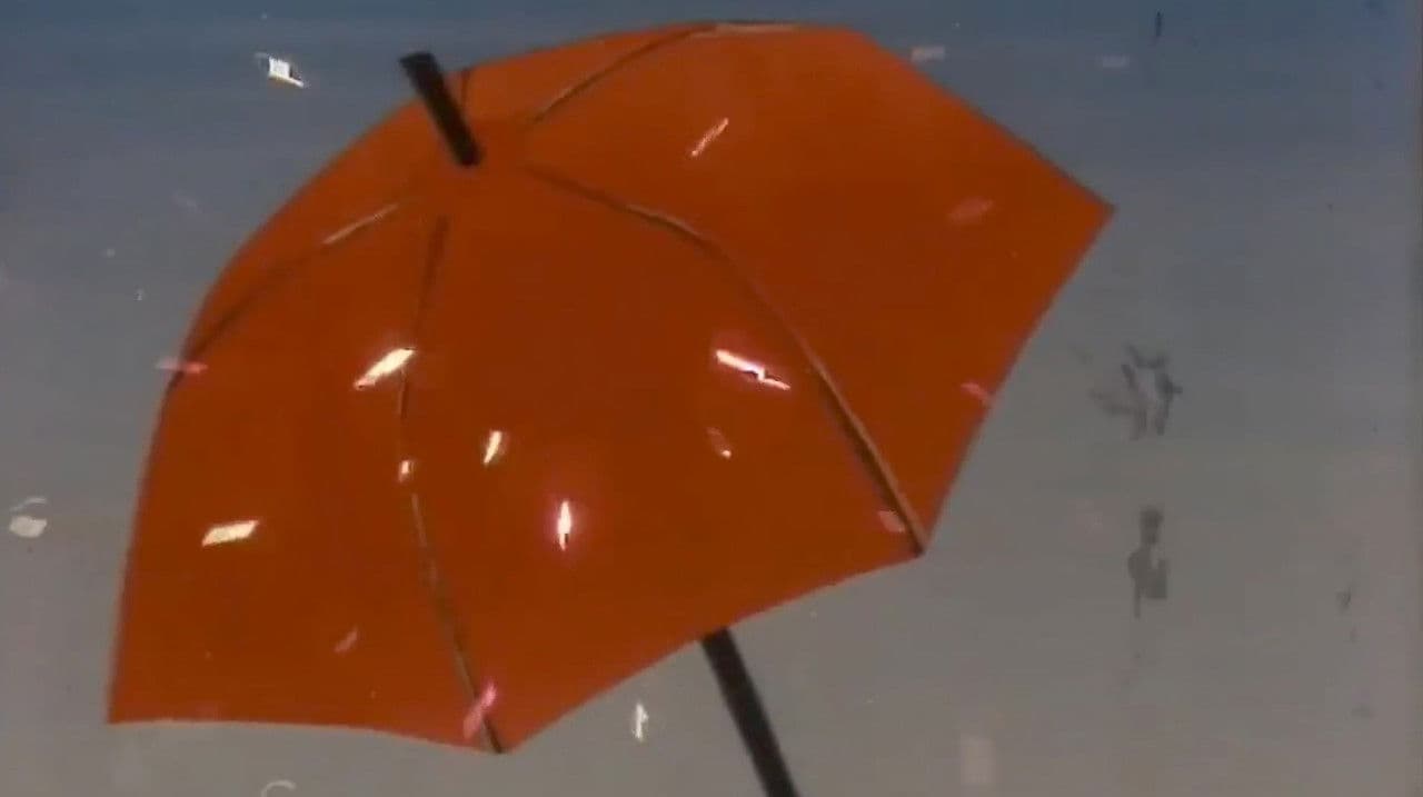 Chiếc ô đỏの背景画像