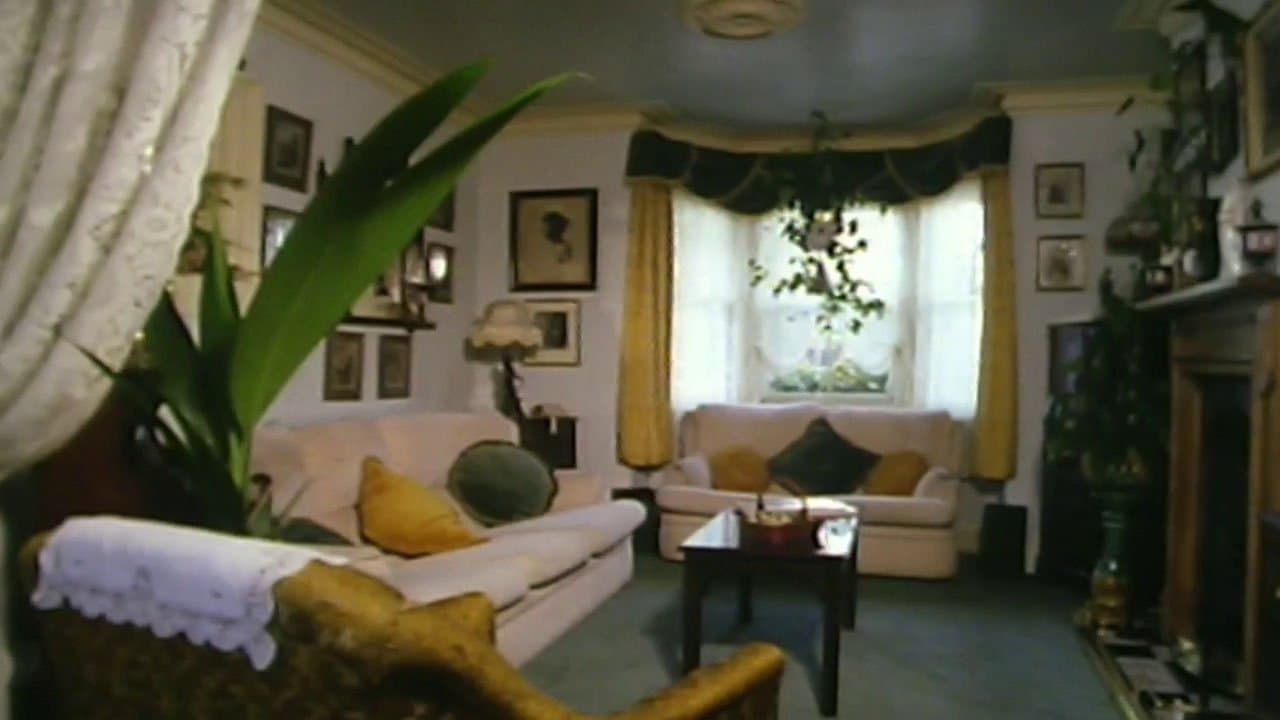 The Home That 2 Builtの背景画像