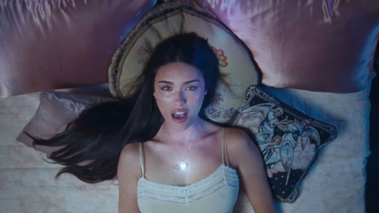 Bittersweet: The Short Filmの背景画像