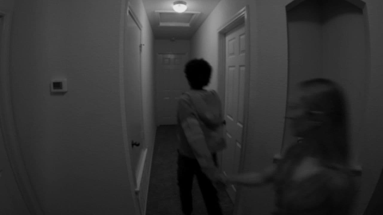 She Screams at Nightの背景画像