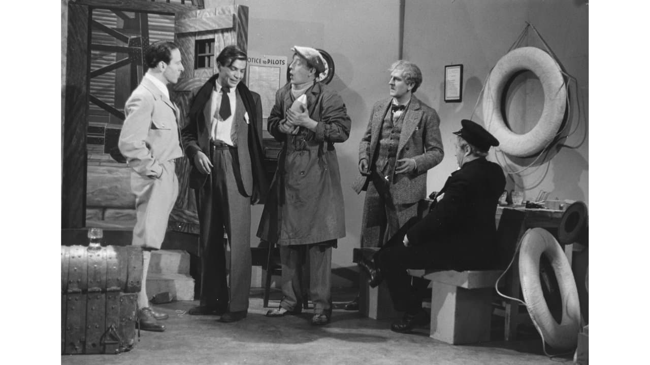 The Moon in the Yellow Riverの背景画像