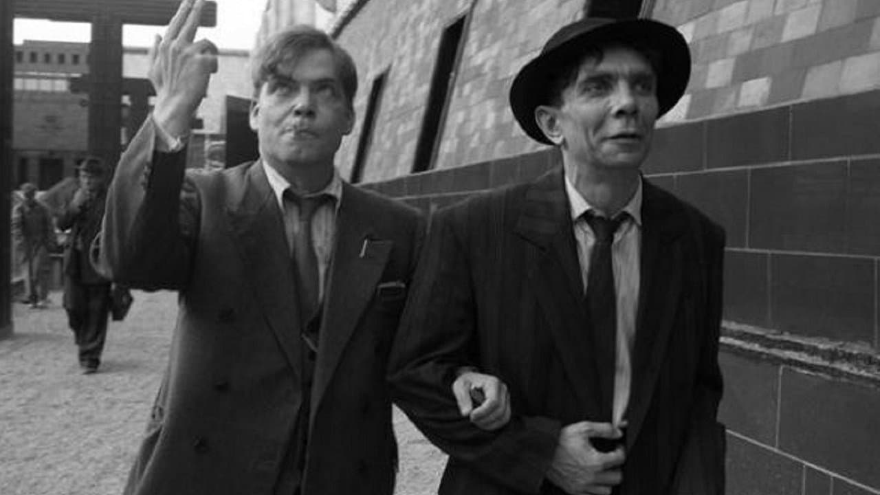 ДАУ. Конформистыの背景画像