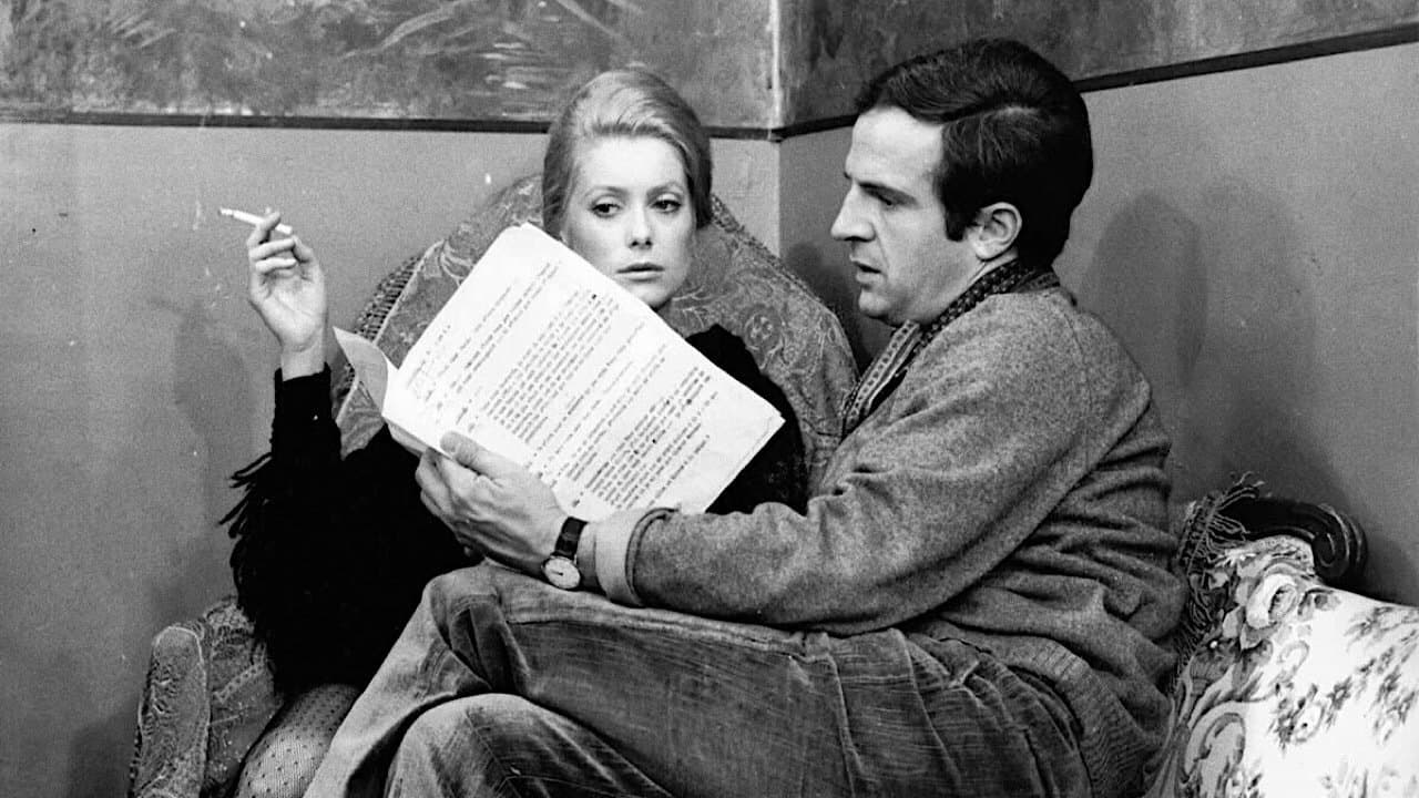 Catherine Deneuve, belle et bien làの背景画像