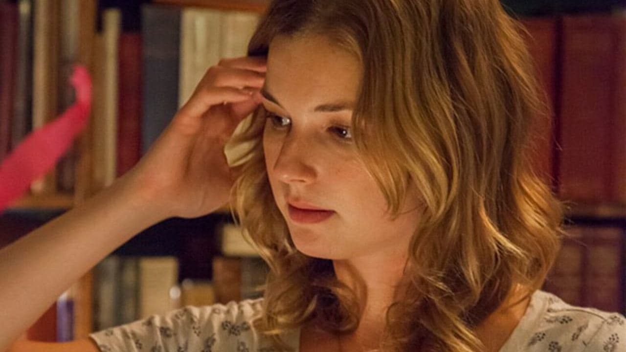 The Girl in the Bookの背景画像